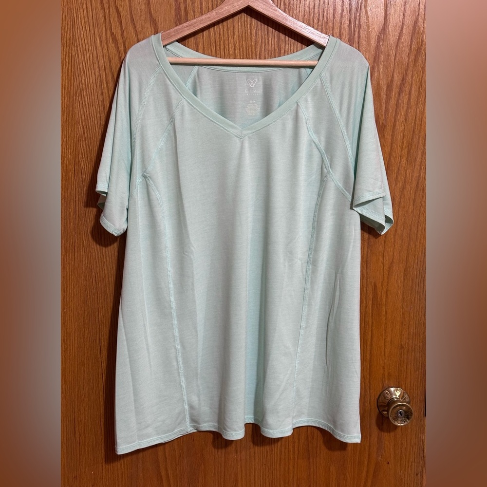 LIVI Active sz 22/24 pale blue womens tshirt